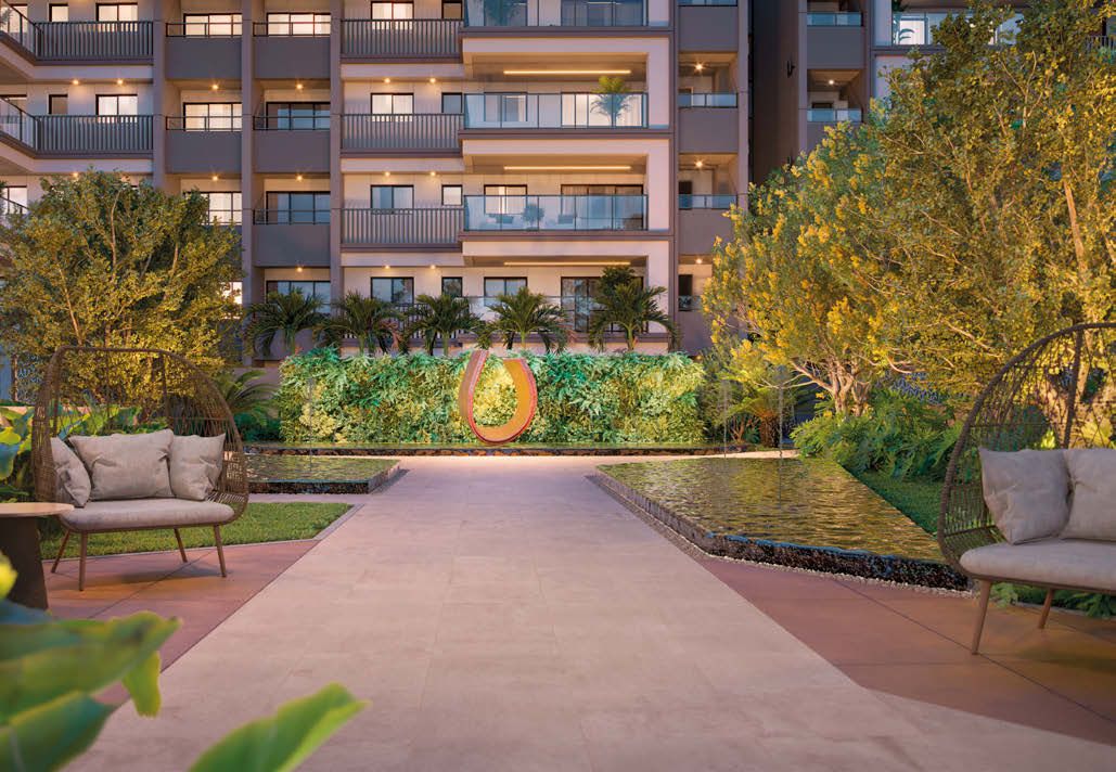 Praça de chegada do Gaea Home Resort com espelhos d'água e jardins